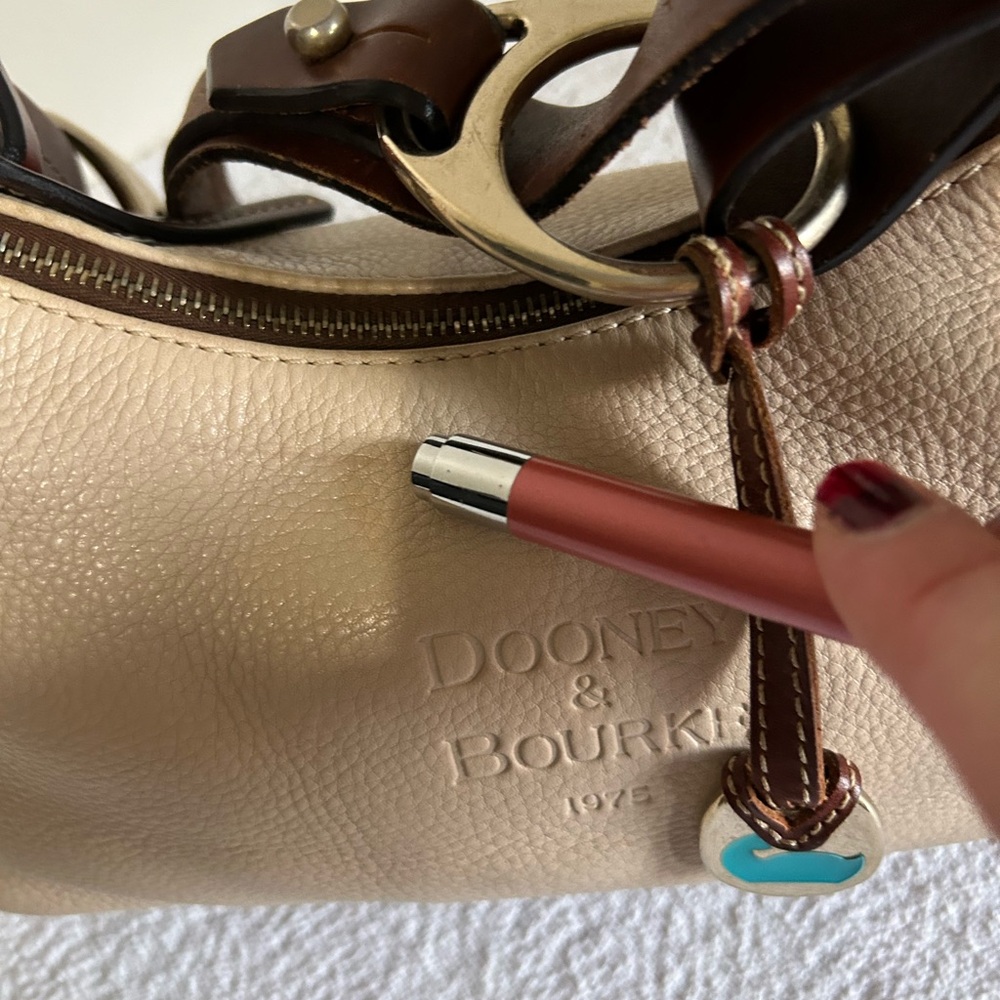 Vintage Dooney & Bourke All-Weather Bone Cream and Brown Women's Hobo Should Bag - Picture 5 of 9